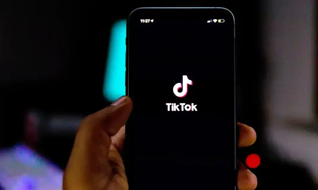 TikTok volta parcialmente nos EUA após decisão judicial