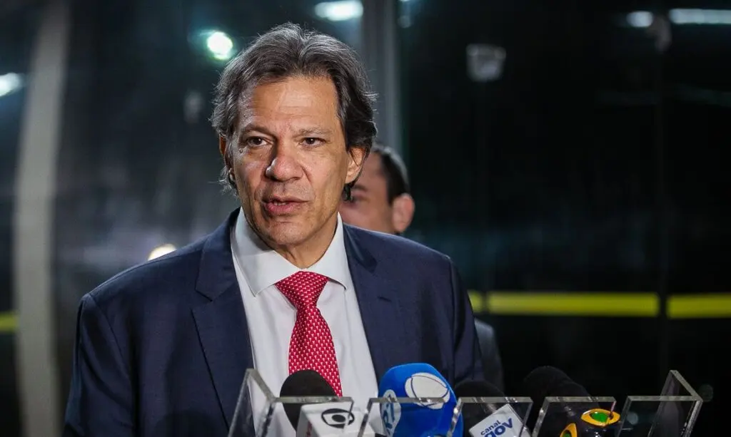 Brasil não deixará mesa de negociação com EUA, diz Haddad