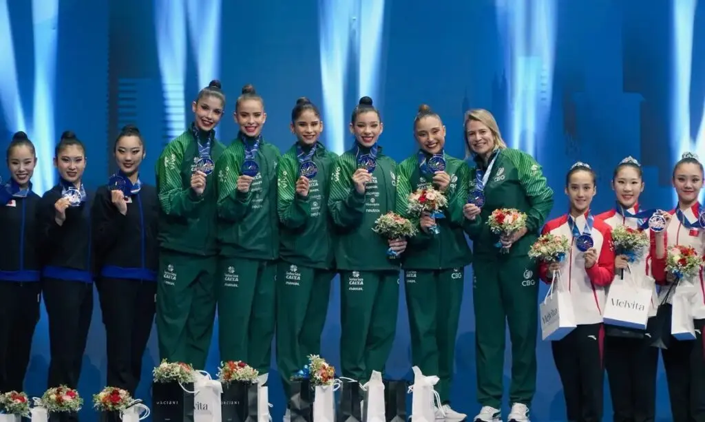 Ginástica rítmica brasileira conquista ouro inédito em etapa da Copa do Mundo na Itália