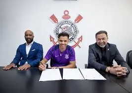 Corinthians anuncia a renovação de contrato do atacante Romero