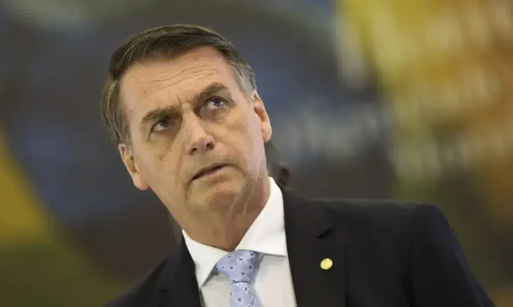Moraes dá 24 horas para Bolsonaro explicar uso de redes sociais
