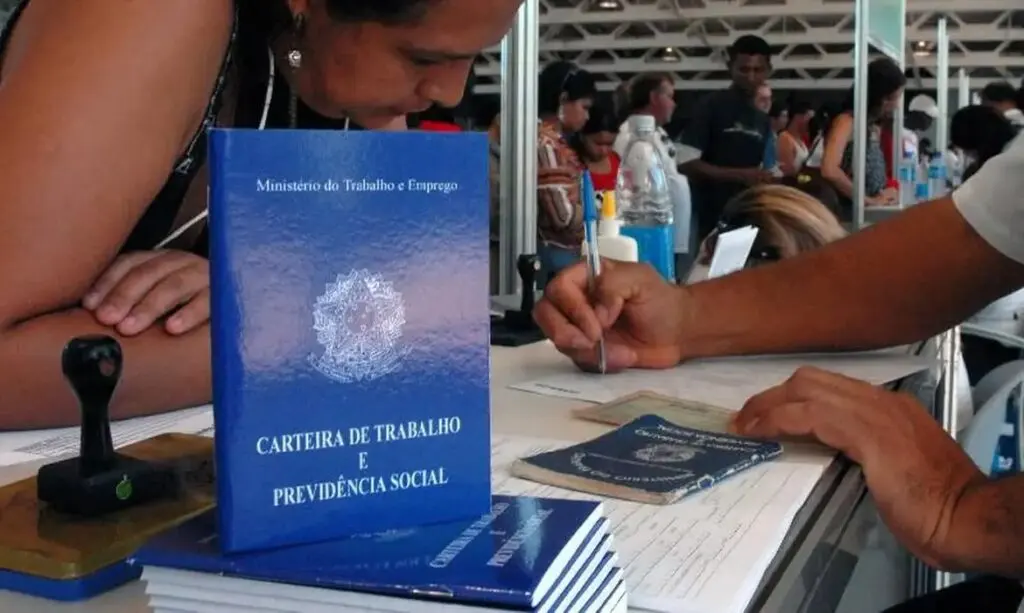 Salário e chance de crescimento são fatores prioritários para os jovens no mercado de trabalho