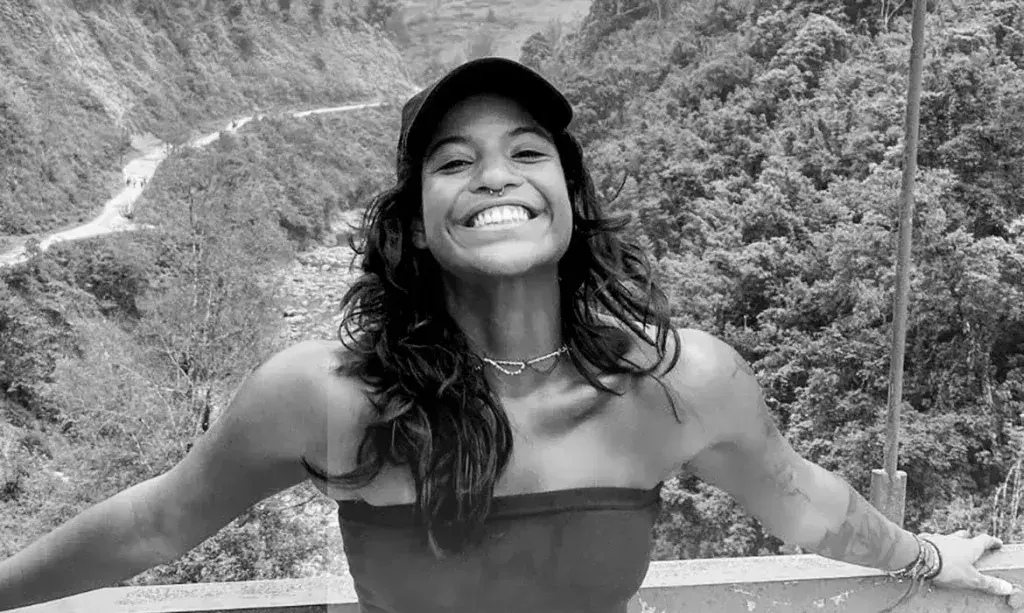 Autópsia diz que brasileira na Indonésia morreu por hemorragia interna
