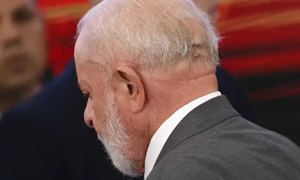 Boletim médico diz que Lula retirou o dreno, está lúcido e orientado
