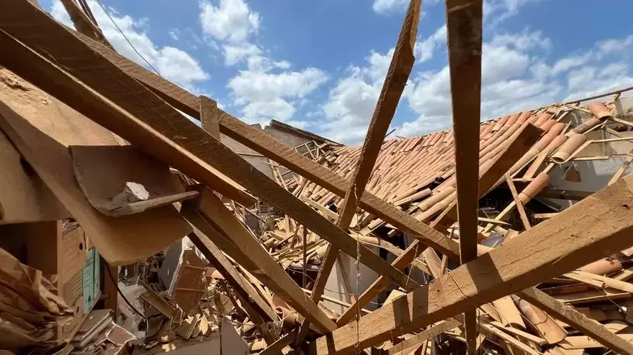 Teto de almoxarifado de hospital desaba no norte da Bahia