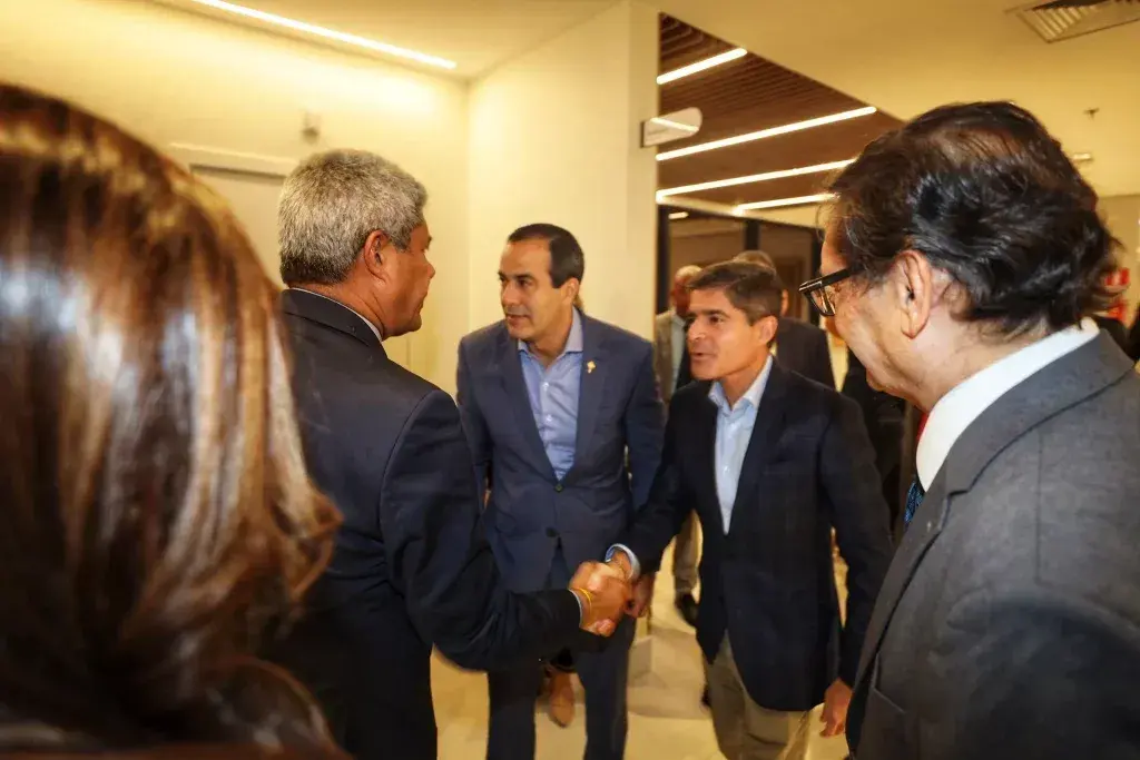 VÍDEO: Jerônimo e Bruno tem encontro amistoso durante inauguração de ala de hospital
