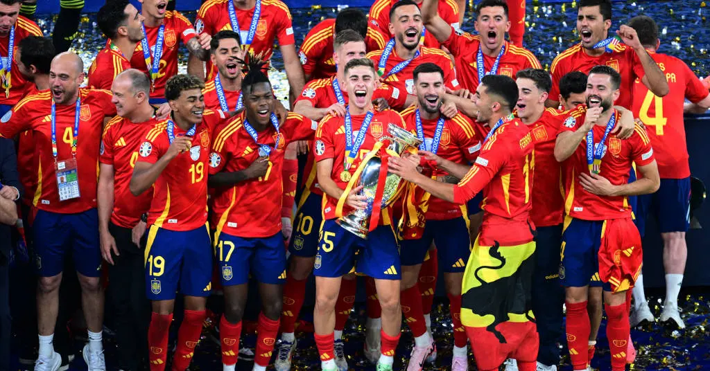 ESPANHA FAZ GOL NO FINAL PARA DERROTAR INGLATERRA POR 2 X 1 E VENCER EUROCOPA 2024