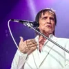 Roberto Carlos denuncia golpe que usa sua imagem para vender tratamento